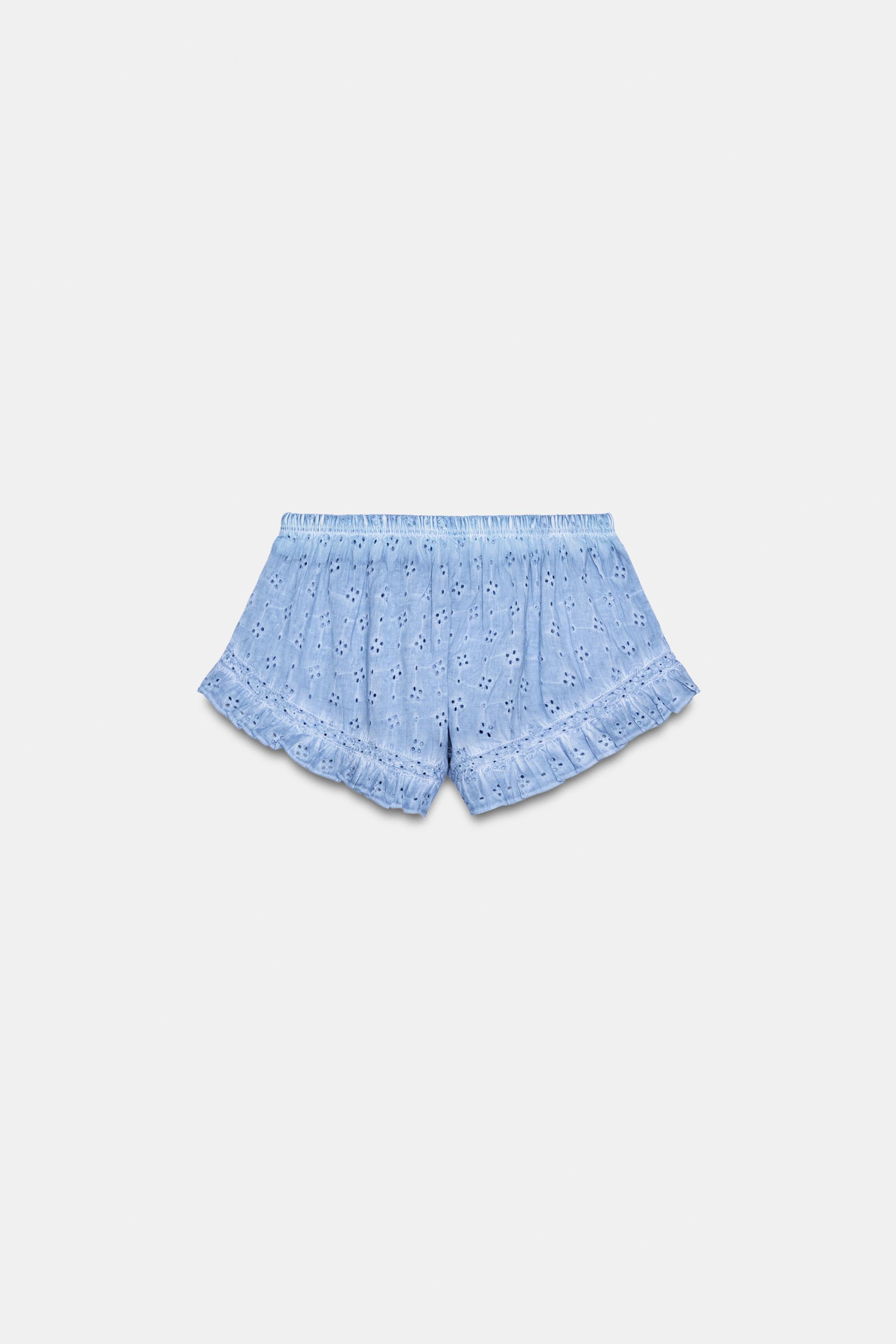 SHORT EFFET DÉLAVÉ BRODERIES PERFORÉES